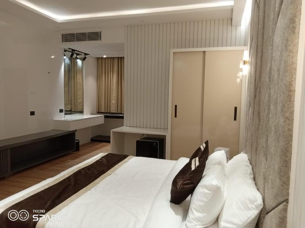 The Lilli Hotel Lucknow